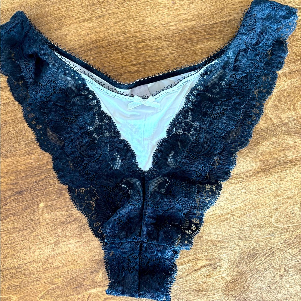 Victorias Secret Cheekini panty Medium